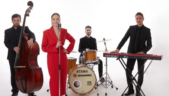 Эллен Болсанова и EllenBand