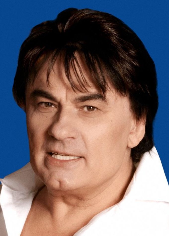 Александр Серов