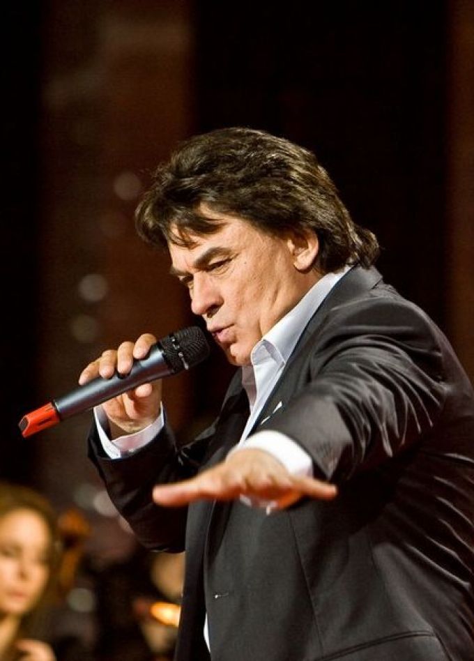 Александр Серов
