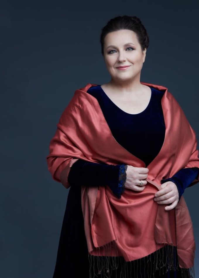 Яна Иванилова представляет
