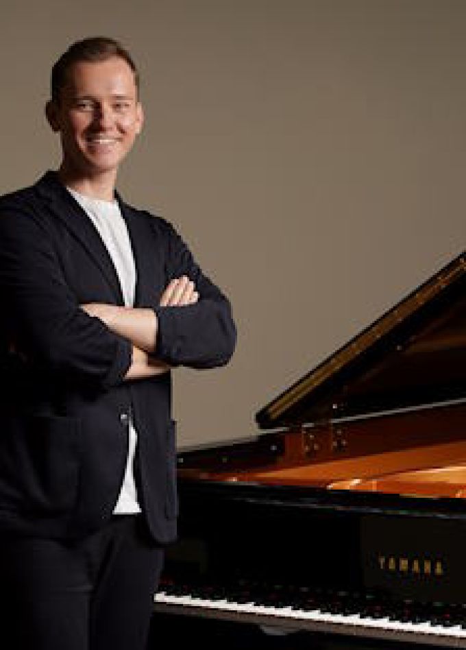 Евгений Лебедев