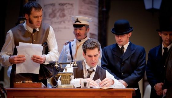 Спектакль «Нашла коса на камень»