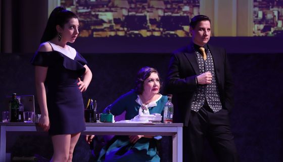 Спектакль «Женщина опасного возраста»