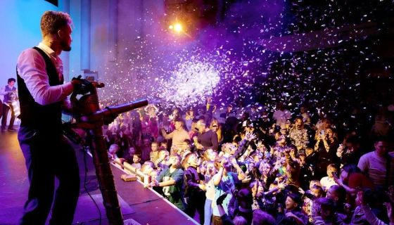 Шоу «КиберРобоЁлка»