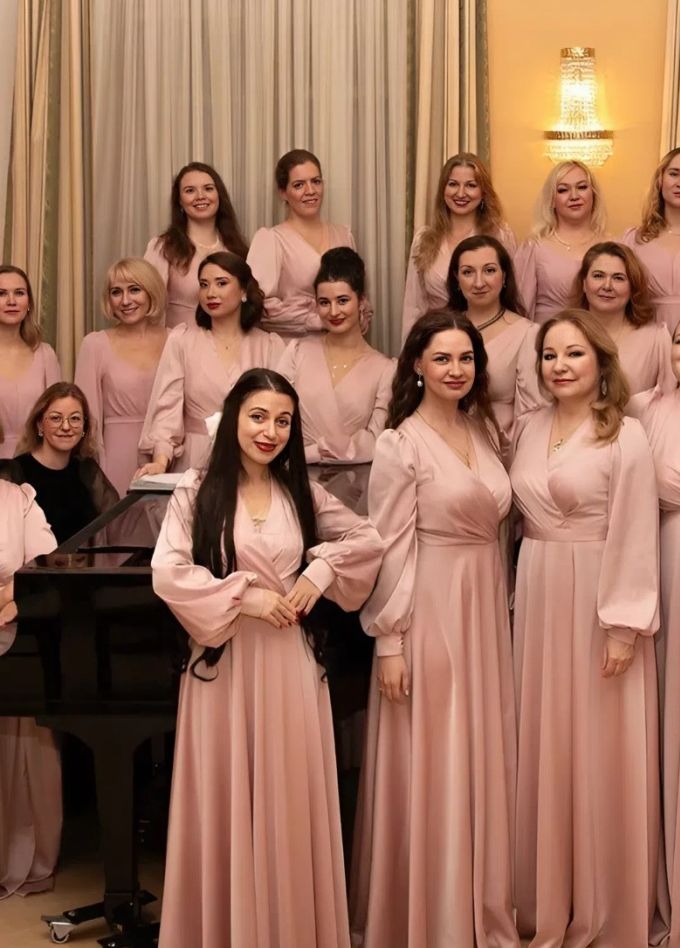 Поют солисты хора Минина
