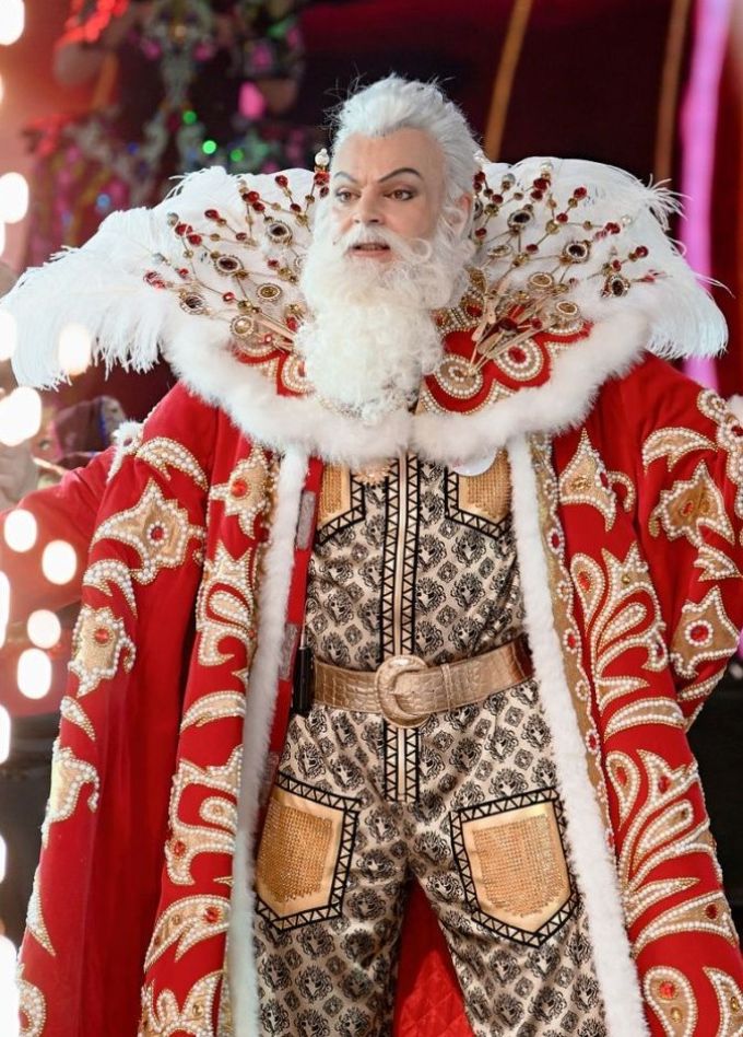 Шоу «Бабкины сказки. Как Дед Мороз и Водяной Новый год встречали»