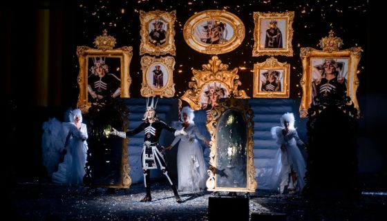 Шоу «Бабкины сказки. Как Дед Мороз и Водяной Новый год встречали»