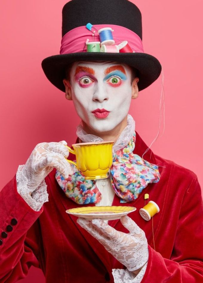 Новогодний концерт. Клоун-дирижёр и оркестр