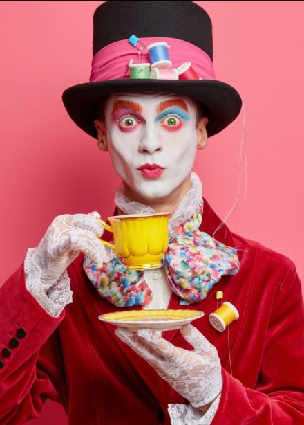 Новогодний концерт. Клоун-дирижёр и оркестр