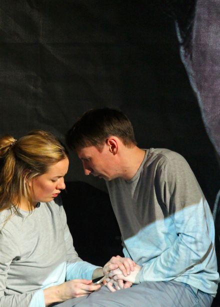 Заходит андроид в бар