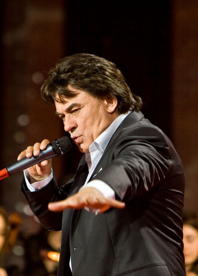 Александр Серов