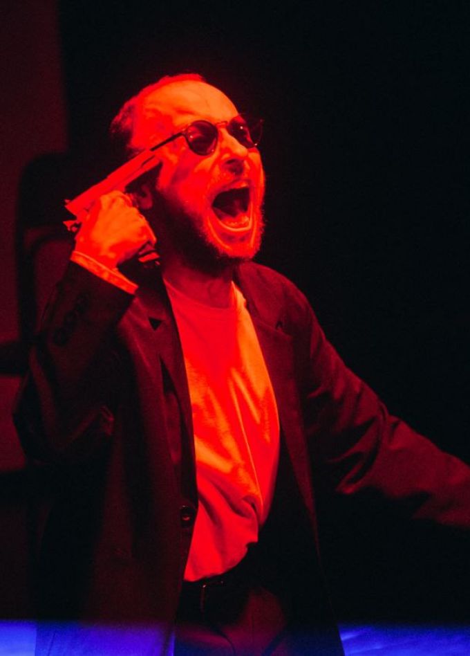 Смех в темноте