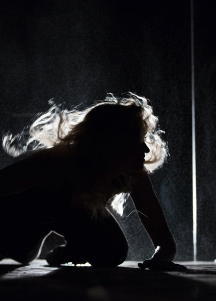 За закрытыми дверями