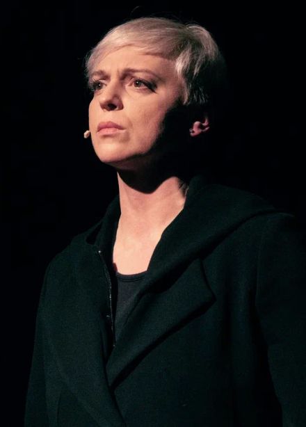 Чёрное пальто