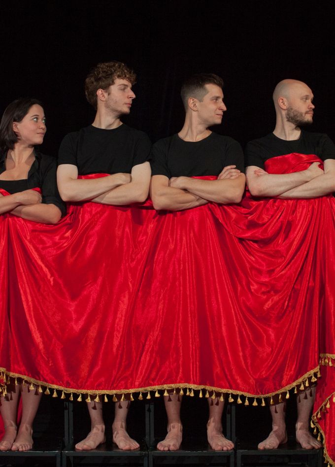 Моня Цацкес — знаменосец