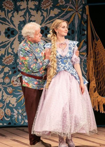 Спектакль «Не в свои сани не садись»