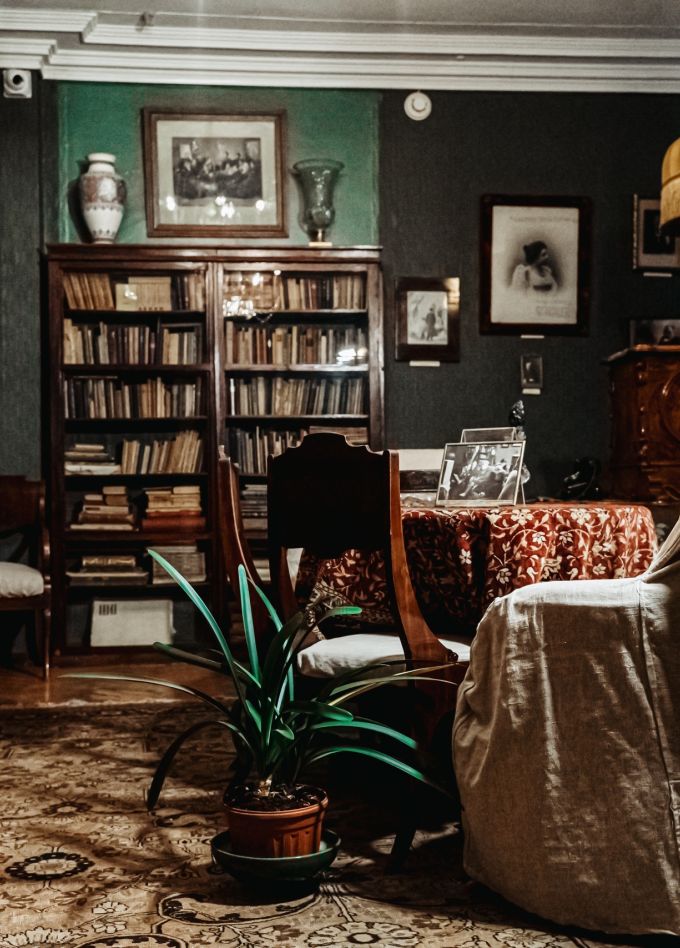 Экспозиция музея-квартиры Немировича-Данченко