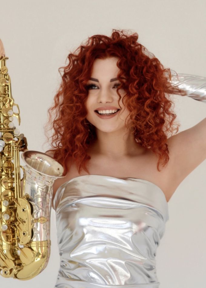 Магия саксофона при свечах на выставке «Фрида Кало»