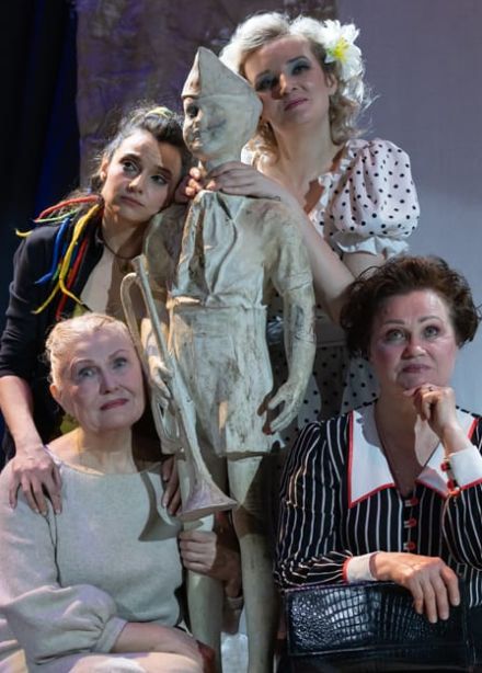 В ожидании его