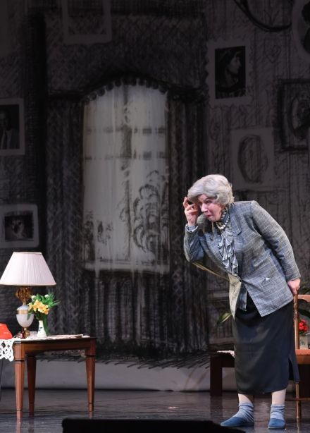 Спектакль «Раневская. Сквозь смех и слёзы!»