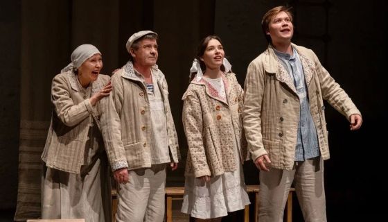 Спектакль «Любовь и голуби»