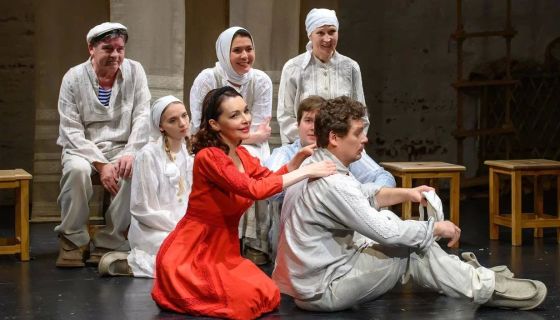 Спектакль «Любовь и голуби»