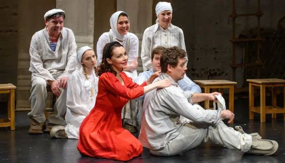 Спектакль «Любовь и голуби»