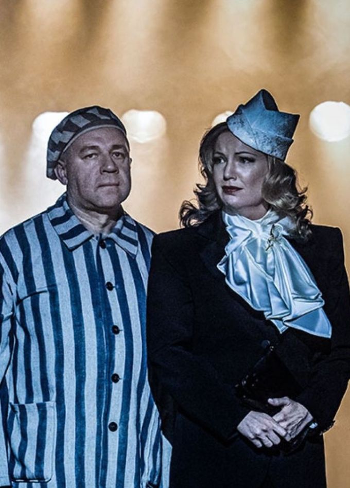 Спектакль «Цветы нам не нужны»