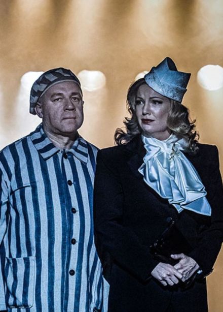 Спектакль «Цветы нам не нужны»