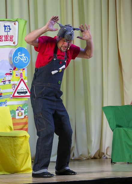 Приключения Красной Шапочки, или Правила дорожного движения