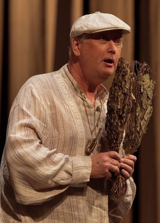 Спектакль «Любовь и голуби»