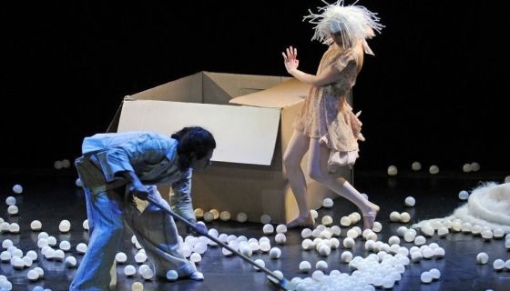 Спектакль «Картонный человечек и Мотылёк»