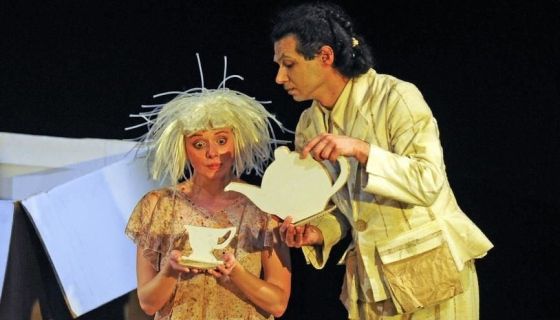 Спектакль «Картонный человечек и Мотылёк»