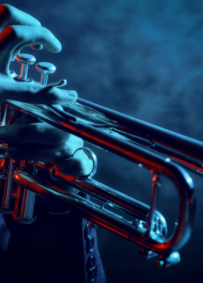 В джазе только девушки