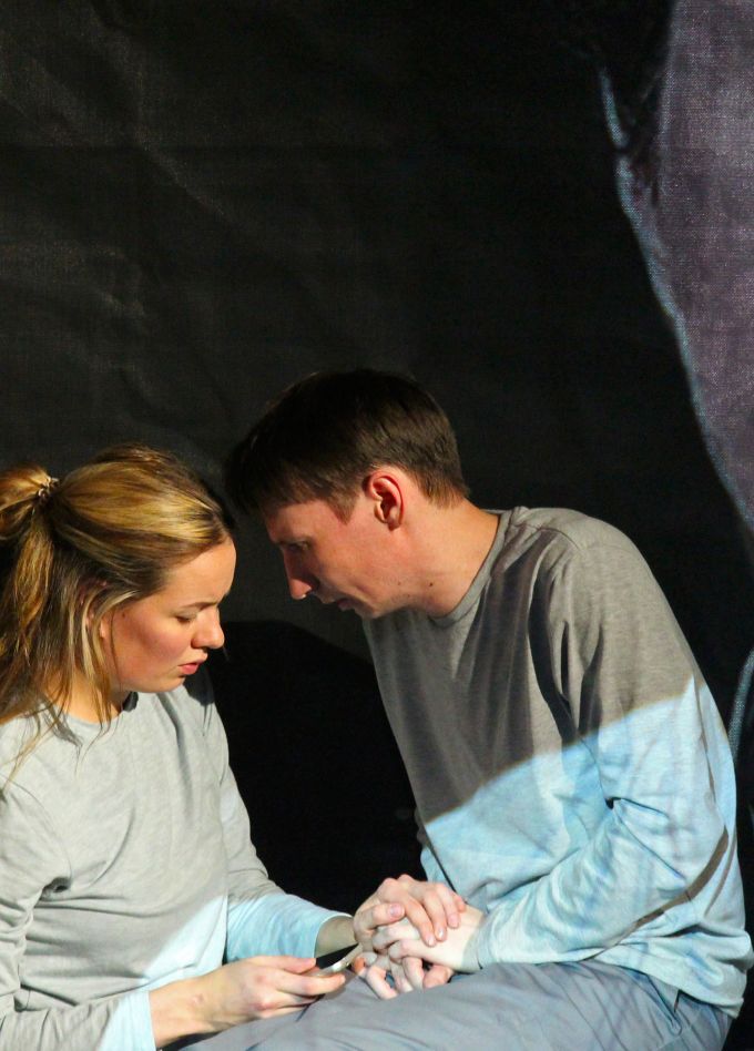 Заходит андроид в бар