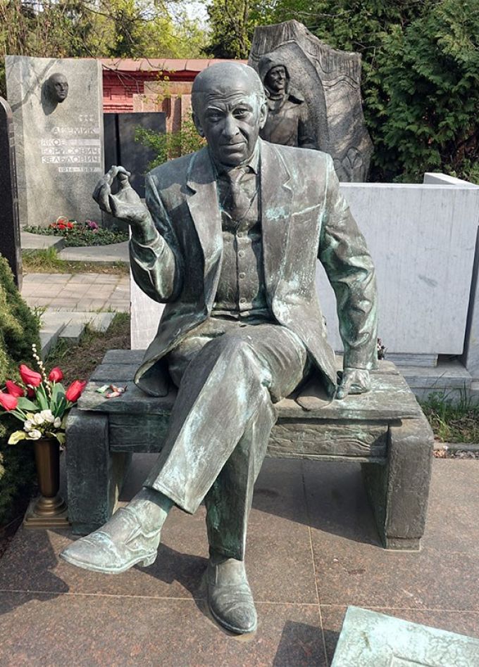 Новодевичье кладбище — место упокоения великих