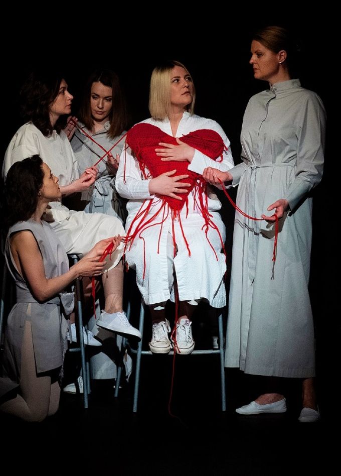 Она — это мы