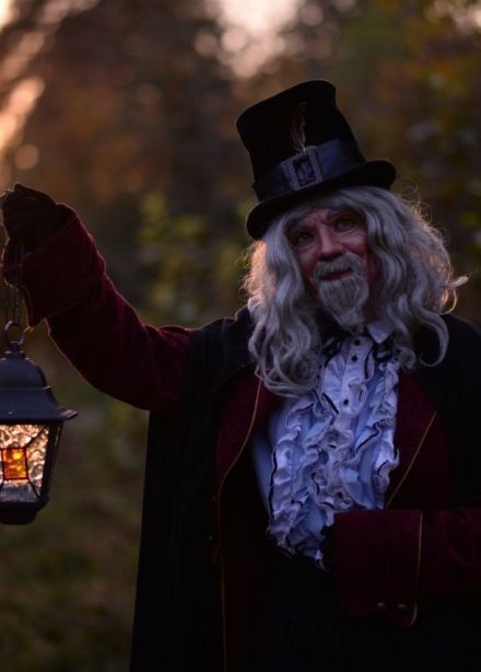 Блистательный центр с фонарщиком Фаролеро