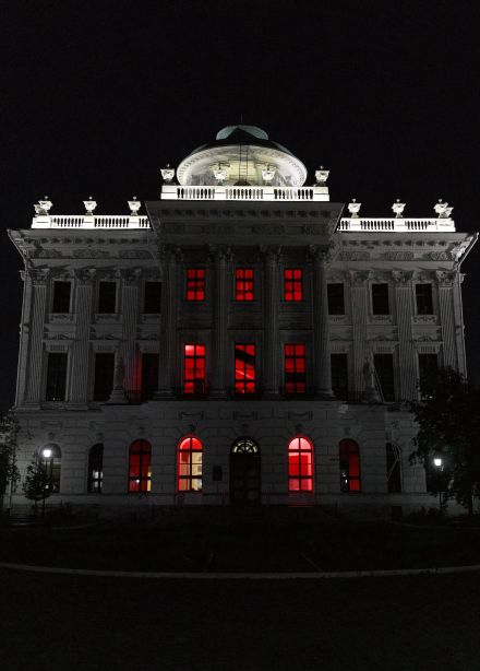 Ночь. Улица. Фонарь. Библиотека