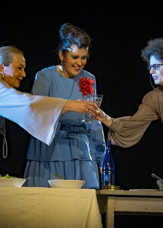 Тремя этажами выше