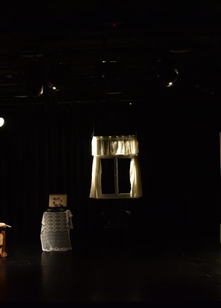 Дом окнами в поле