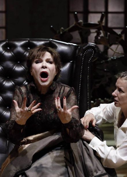 Васса Железнова