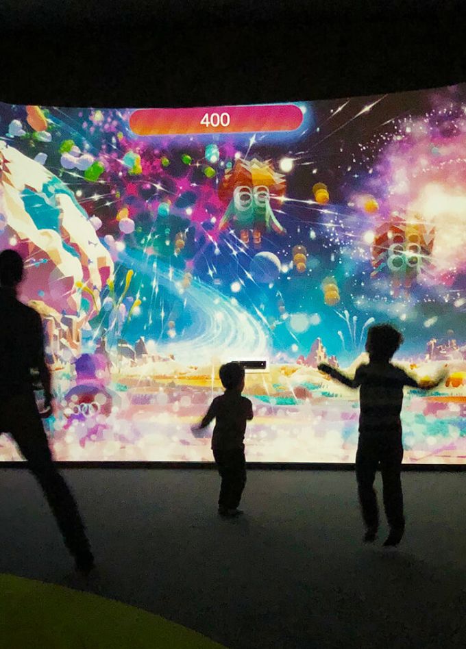 Мультимедийное путешествие в Hello Park