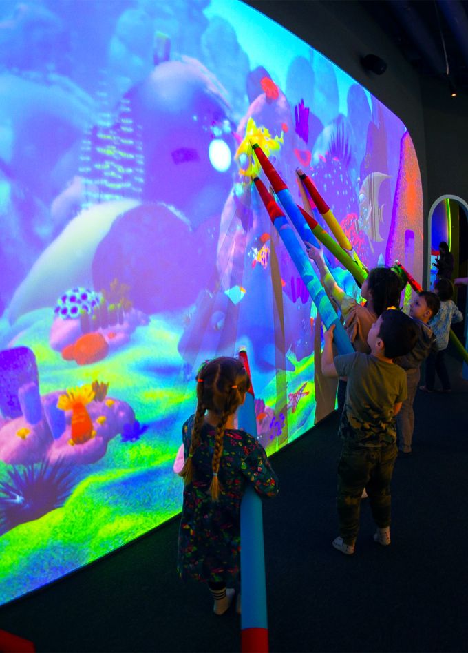 Мультимедийное путешествие в Hello Park