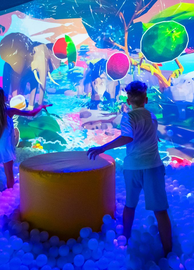 Мультимедийное путешествие в Hello Park