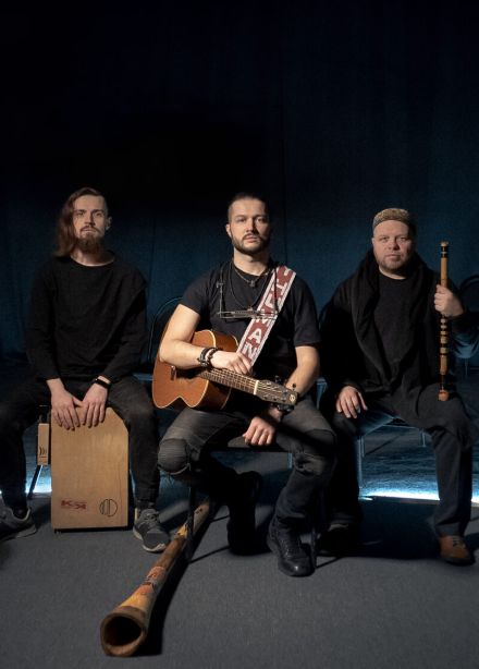 Этника в темноте