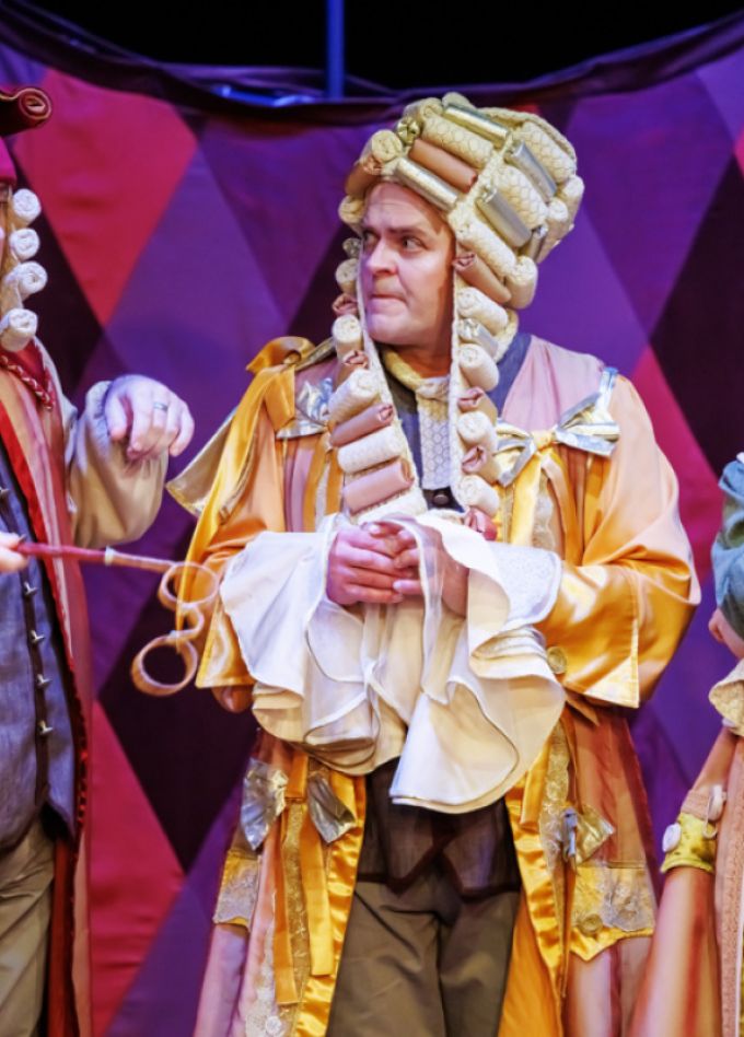 Слуга двух господ