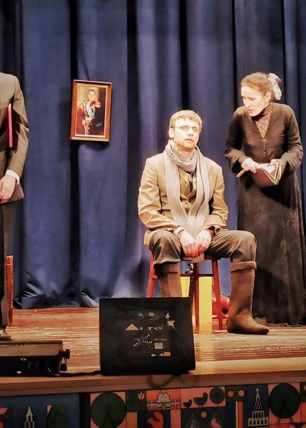 Чехов улыбается