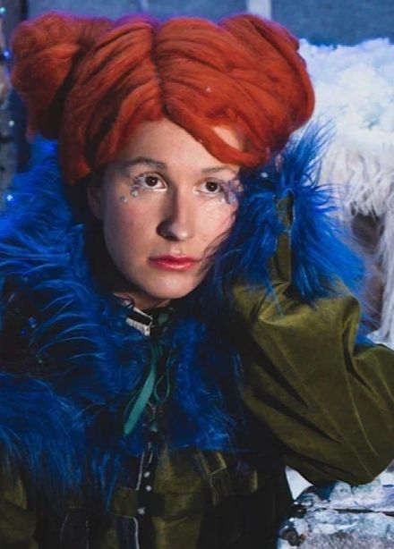 Ася ищет слова