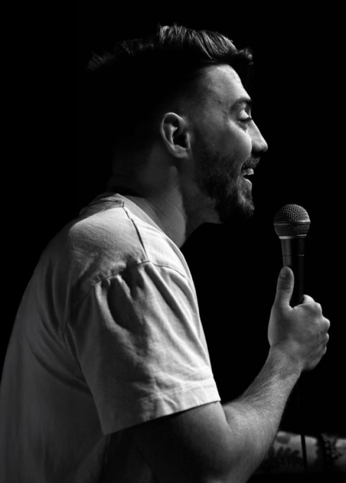 Французский стендап-концерт